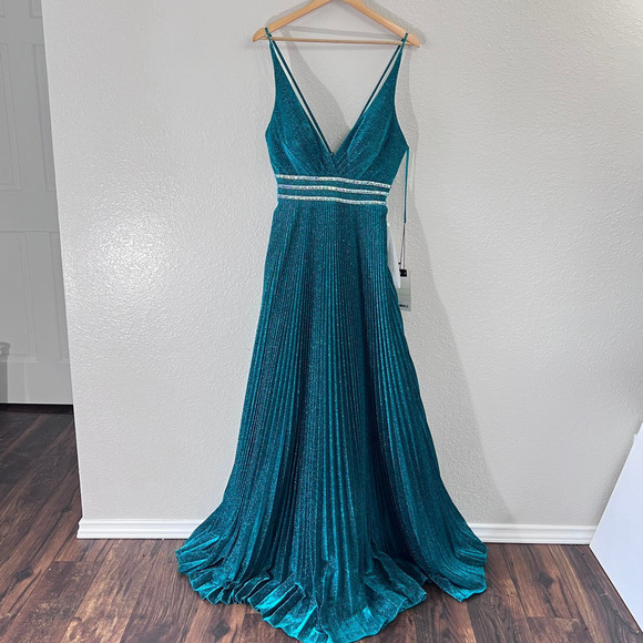 NEW MAC DUGGAL GREEN PLEATED GOWN Size 8 - Picture 4 of 12